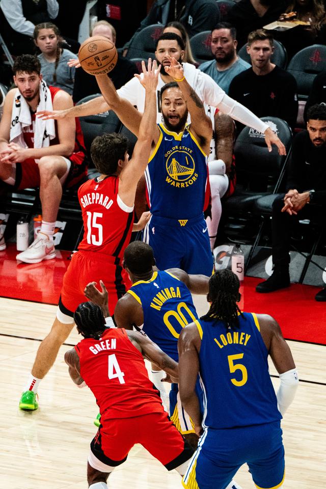 爱游戏亚洲官网-关于勇士与火箭的激烈交锋引发球迷热议的信息