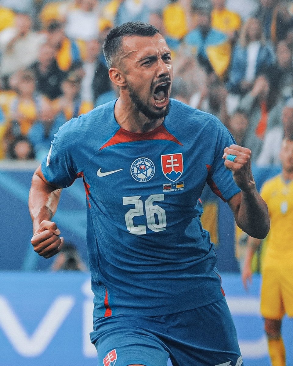 爱游戏电竞-斯洛伐克惊险获胜，欧洲杯预选赛晋级颇有希望！