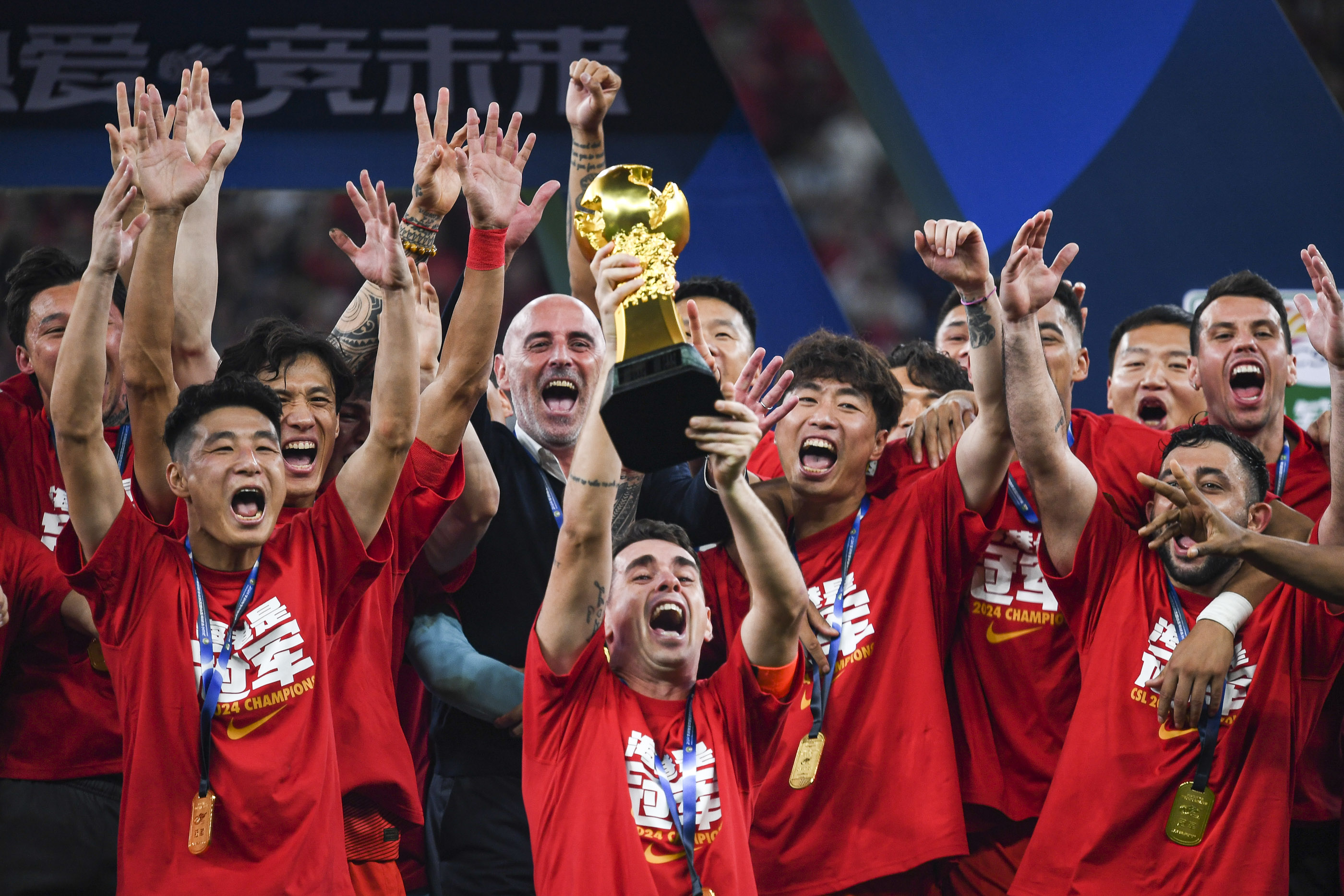 上海海港成为本场最大亮点,欧洲杯瞬间破防,救主 上海海港成为本场最大亮点,欧洲杯瞬间破防,救主