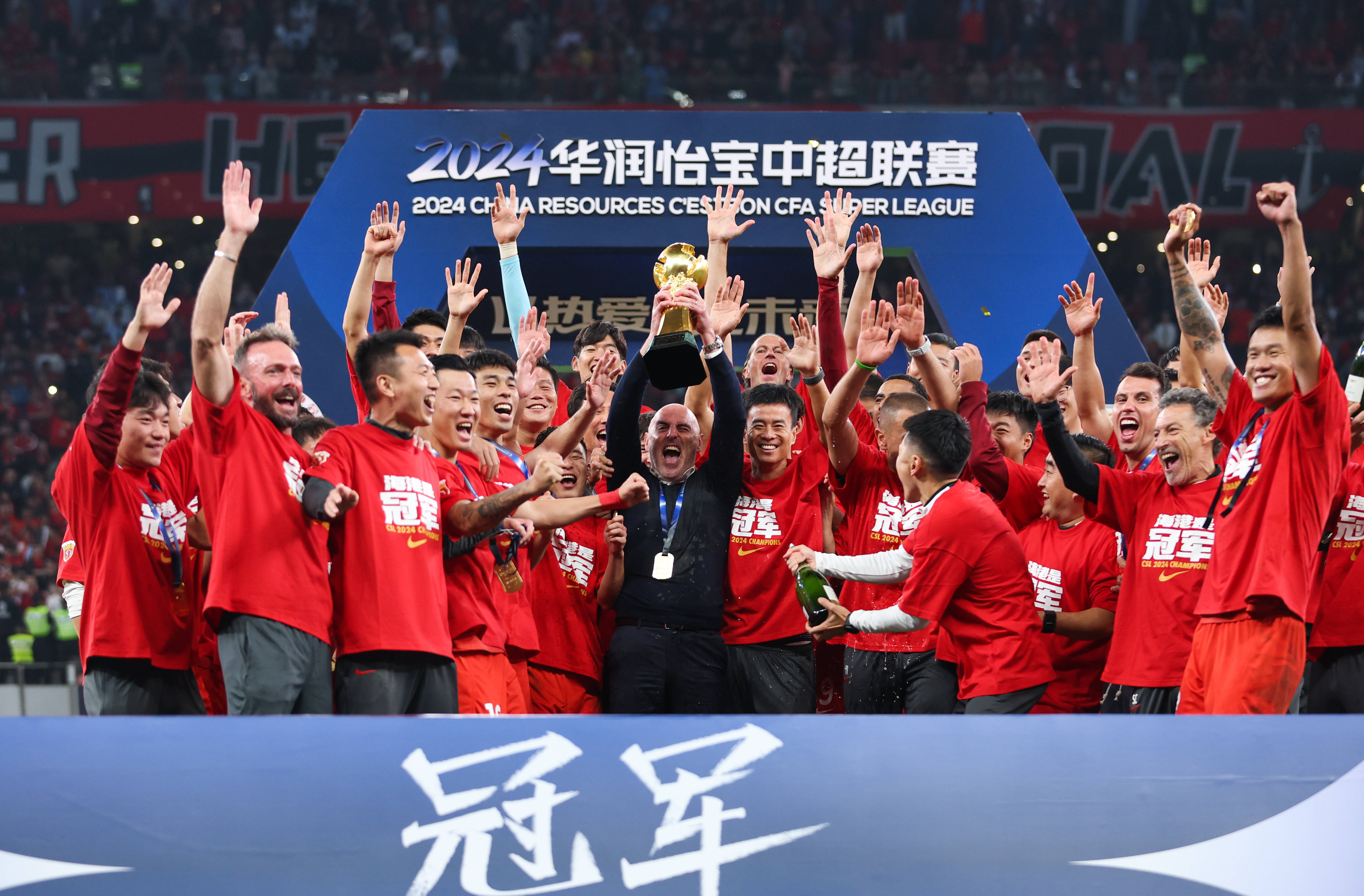 爱游戏平台-中超赛场争夺激烈，胜者创造历史