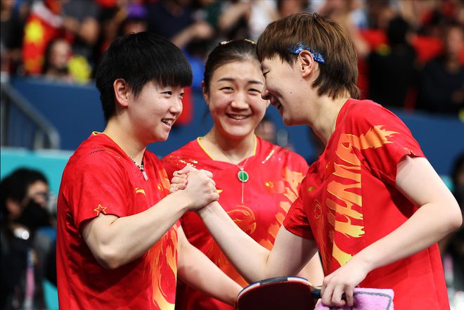 爱游戏注册-乒乓球双打选手在比赛中发挥默契夺冠