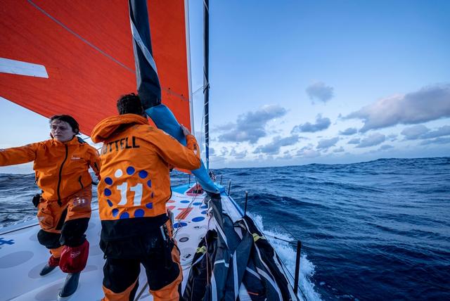 关于意大利帆船选手表现出色,赢得比赛胜利的信息 关于意大利帆船选手表现出色,赢得比赛胜利的信息