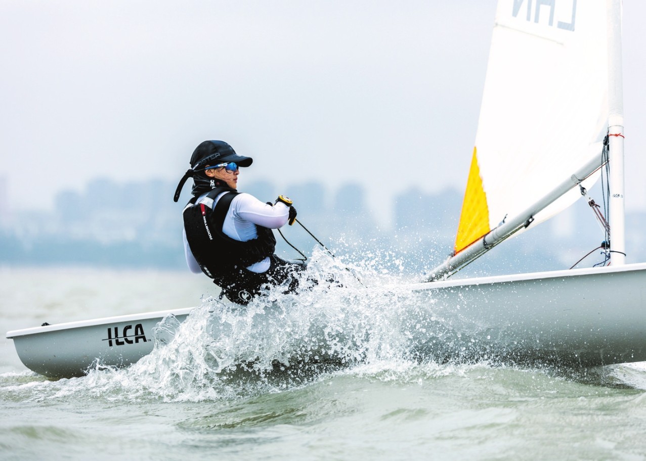 关于意大利帆船选手表现出色,赢得比赛胜利的信息 关于意大利帆船选手表现出色,赢得比赛胜利的信息