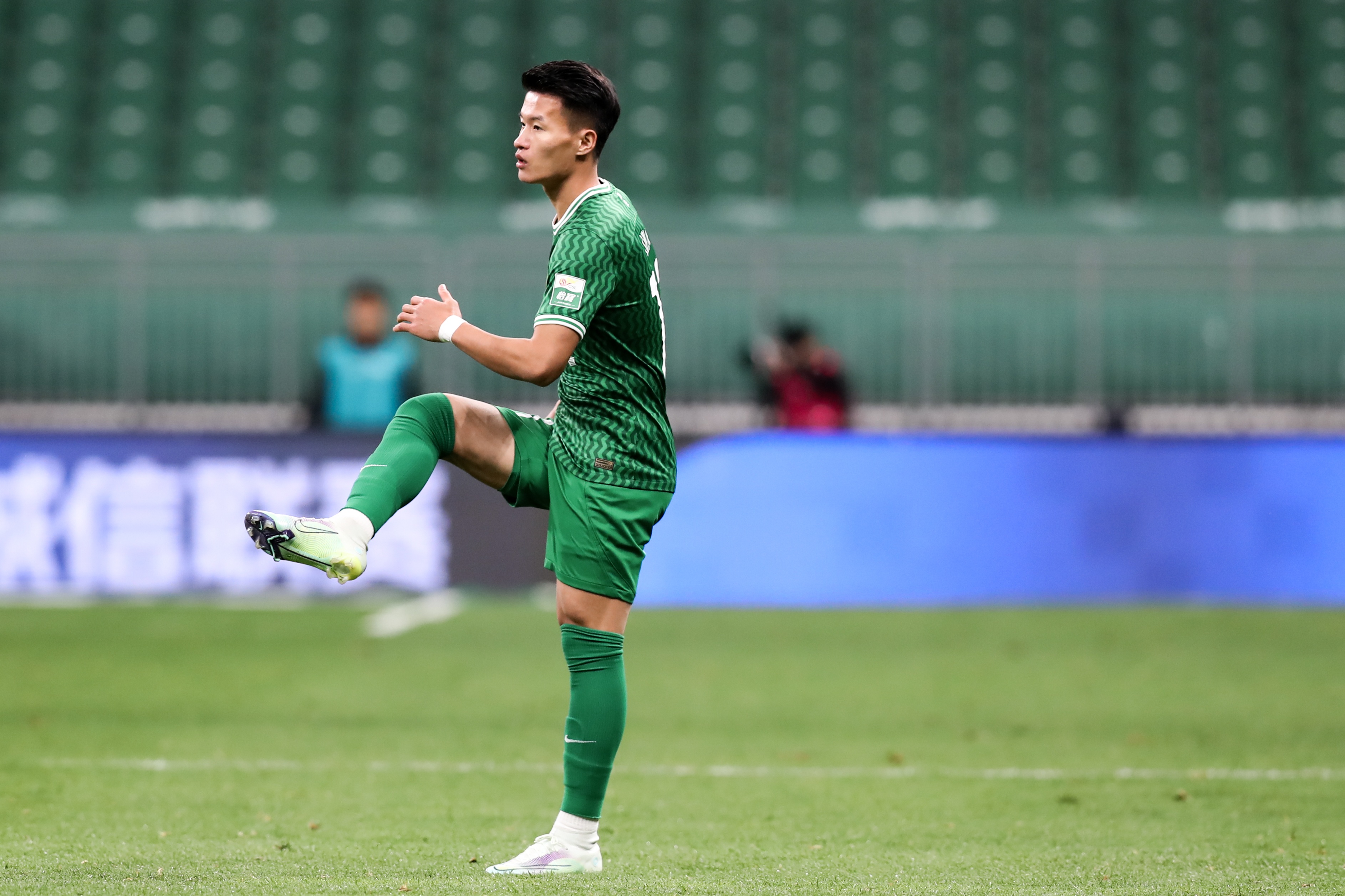 爱游戏vip注册-国安队球员在比赛中表现出色，获得关键胜利