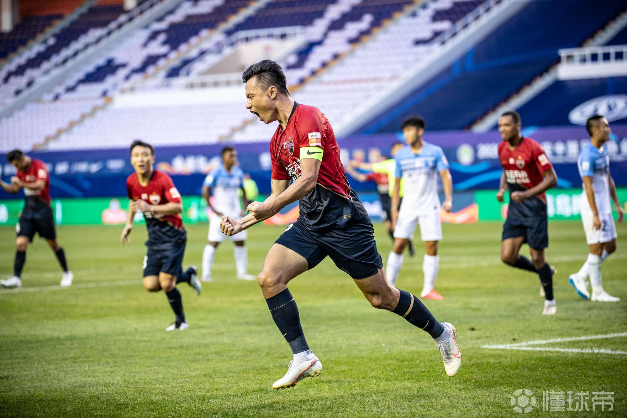 爱游戏vip注册-广州富力挑战深圳佳兆业，谁能主宰比赛节奏的简单介绍