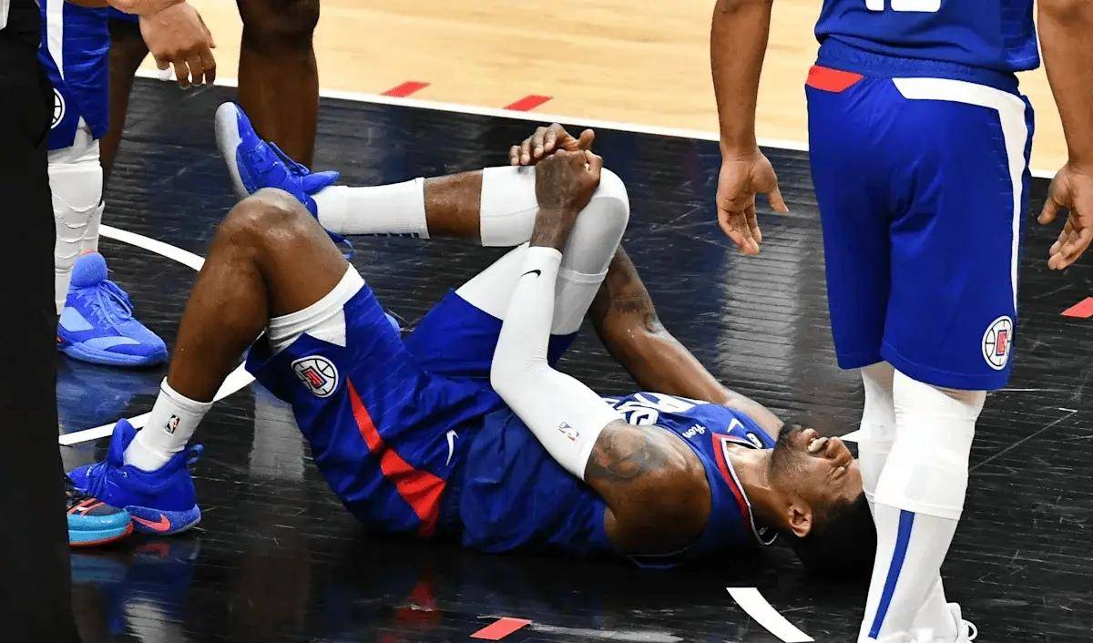 篮球巨星受伤退出赛季,球队备战艰难 篮球巨星受伤退出赛季,球队备战艰难