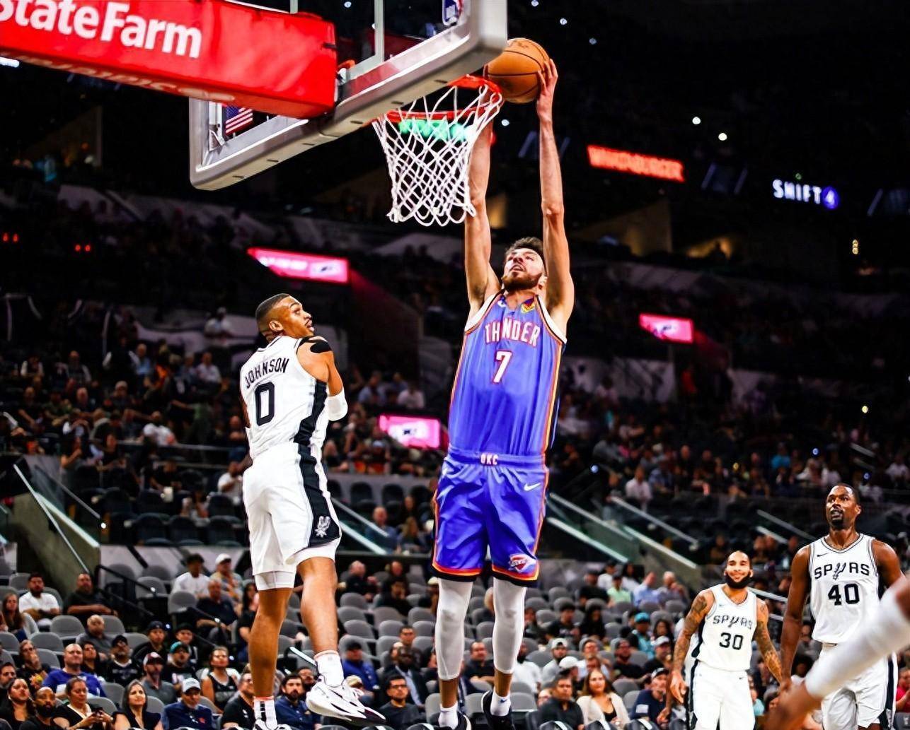 爱游戏课程-火箭主帅赞扬球队士气高涨，打出团队配合