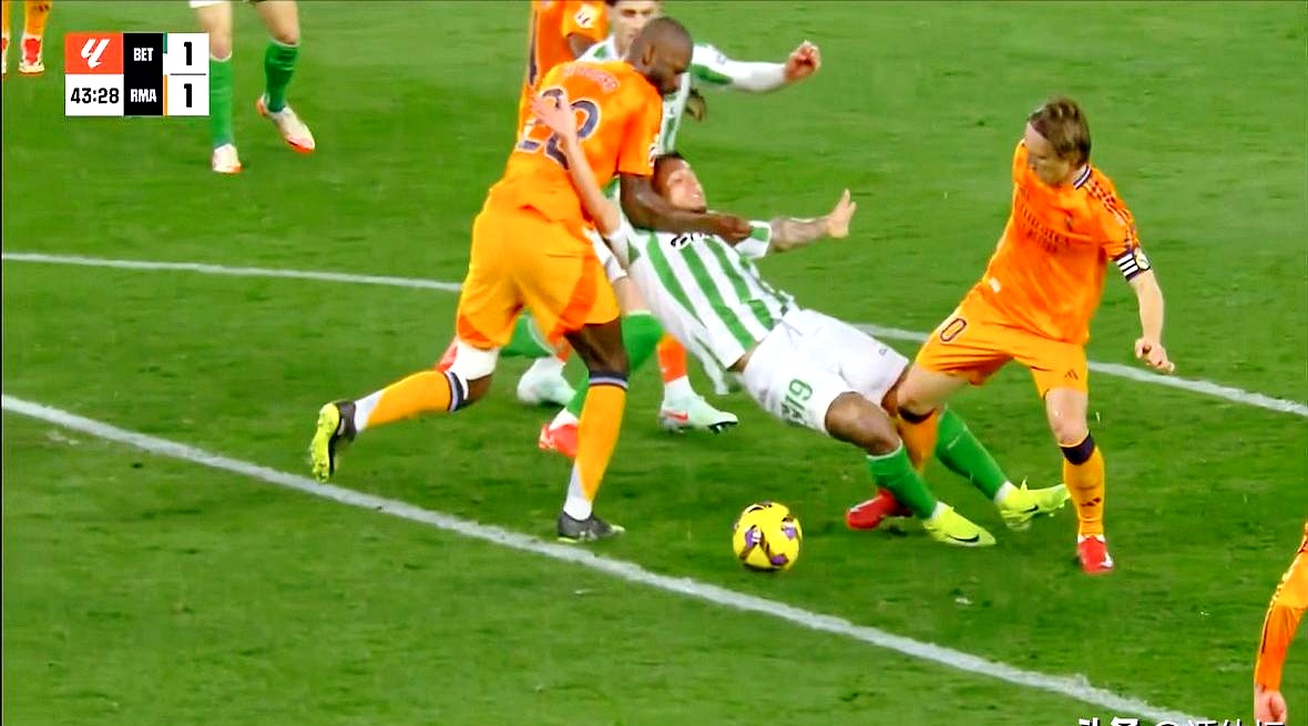 爱游戏注册-里昂客场取胜，出色表现赢得掌声