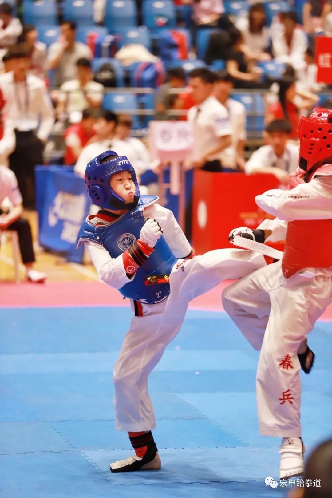 包含跆拳道赛场惊现绝技，技压群雄的词条