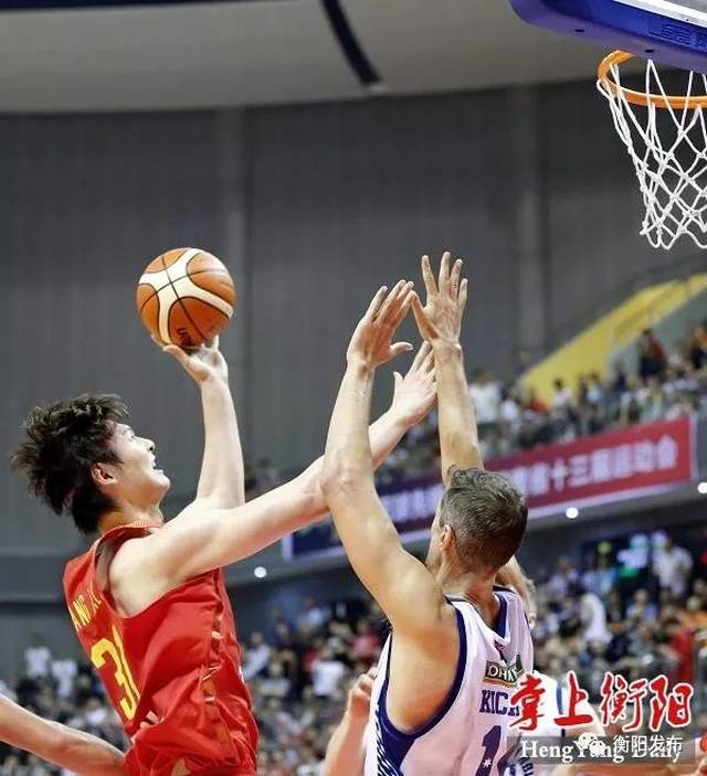 云南男篮在场上大放异彩,击败对手 云南男篮在场上大放异彩,击败对手