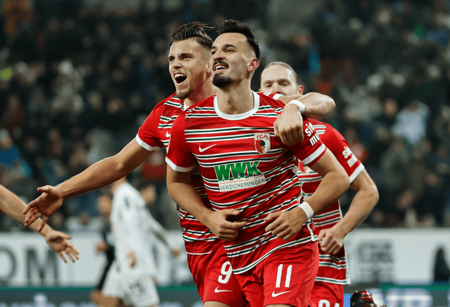 拜仁慕尼黑挤进四强,德甲劲旅展现实力 拜仁慕尼黑挤进四强,德甲劲旅展现实力