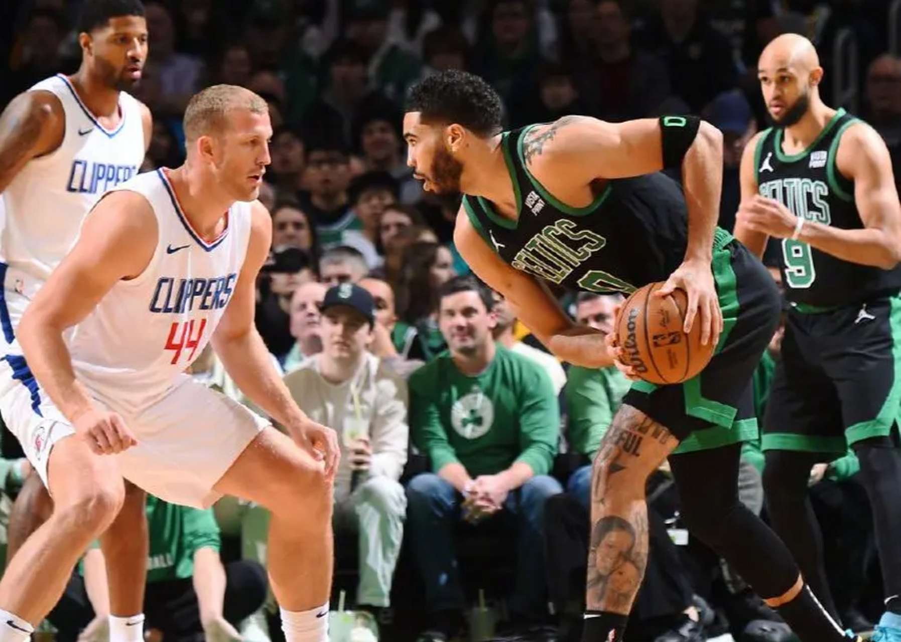 爱游戏入口-快船大胜凯尔特人，继续保持领先