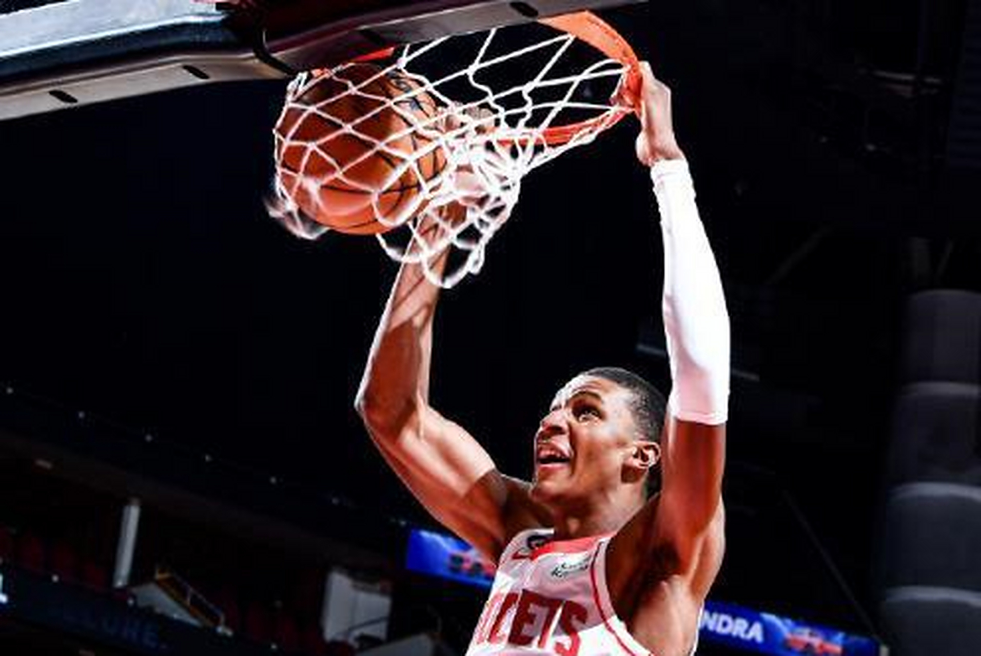 火箭逆转老鹰,取得惊险胜利 火箭逆转老鹰,取得惊险胜利