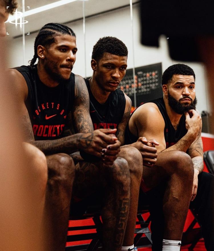 火箭惨遭76人逆转,遭遇两连败 火箭惨遭76人逆转,遭遇两连败