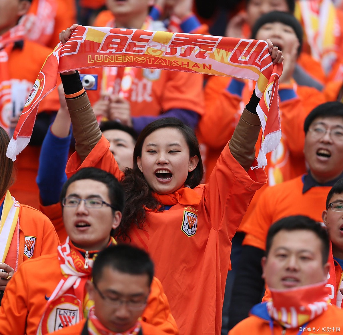 爱游戏电竞-关于深圳佳兆业主场迎战中原，球迷热情高涨的信息