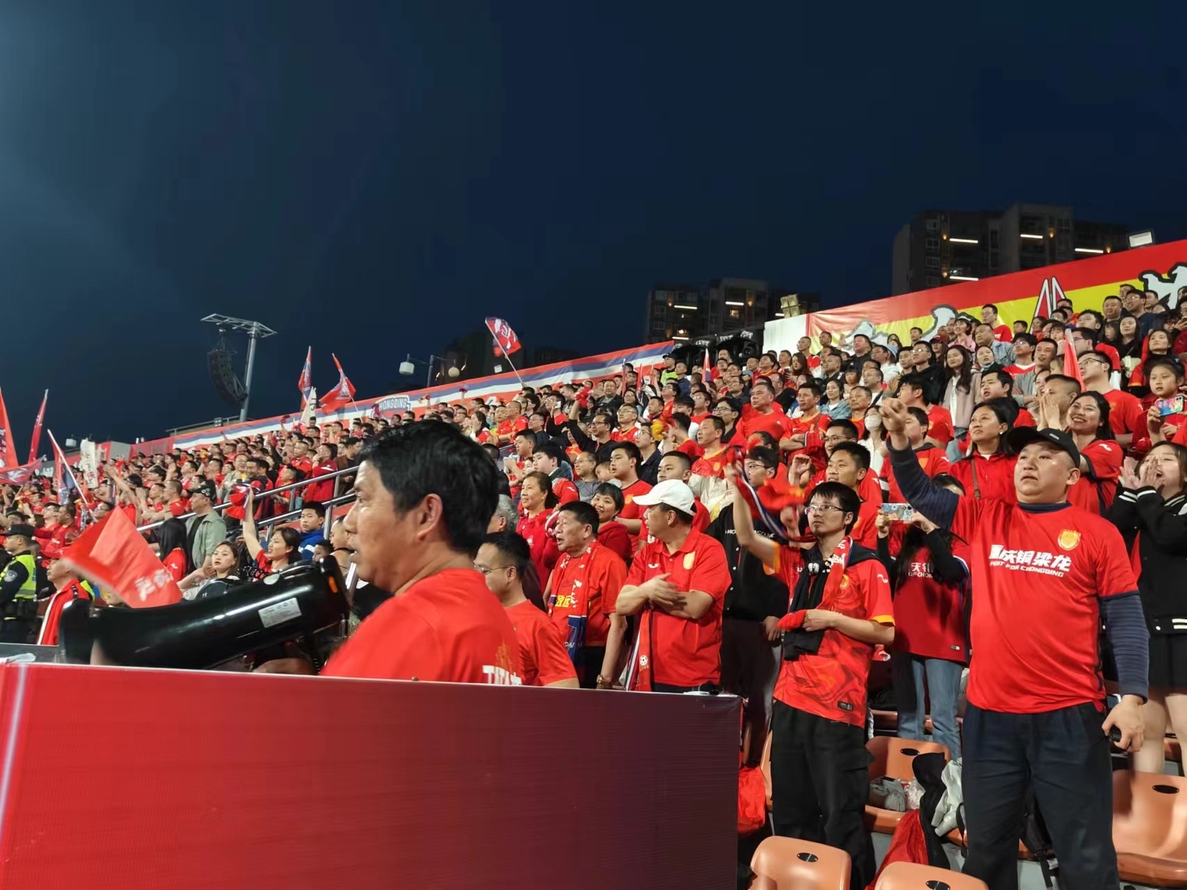 关于深圳佳兆业主场迎战中原,球迷热情高涨的信息 关于深圳佳兆业主场迎战中原,球迷热情高涨的信息