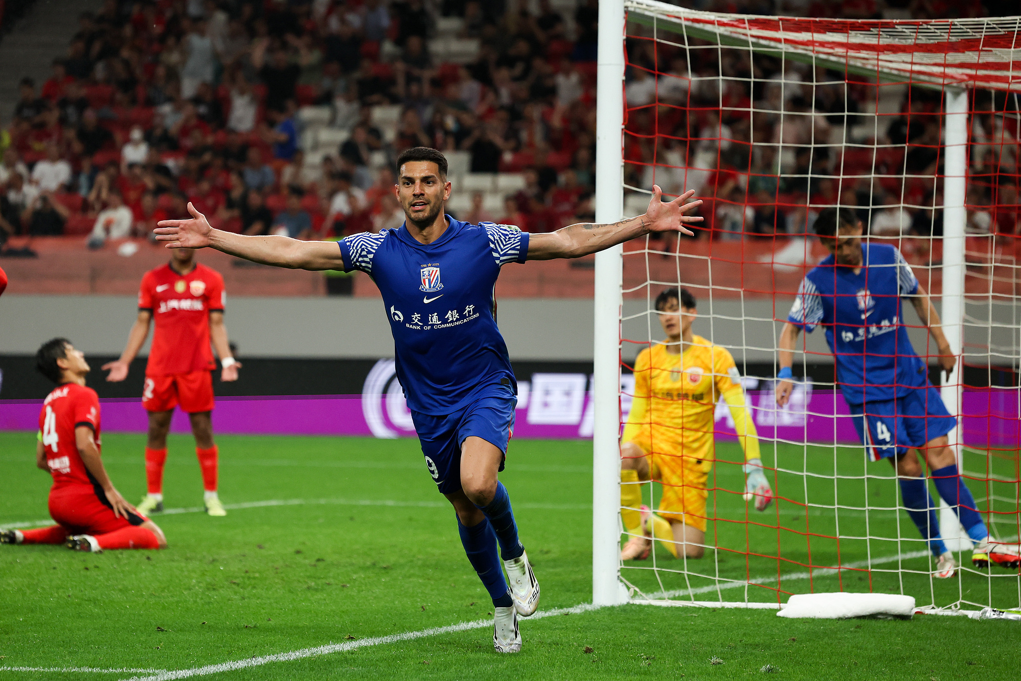 关于欧洲顶级俱乐部在国内赛场上突破前行的信息