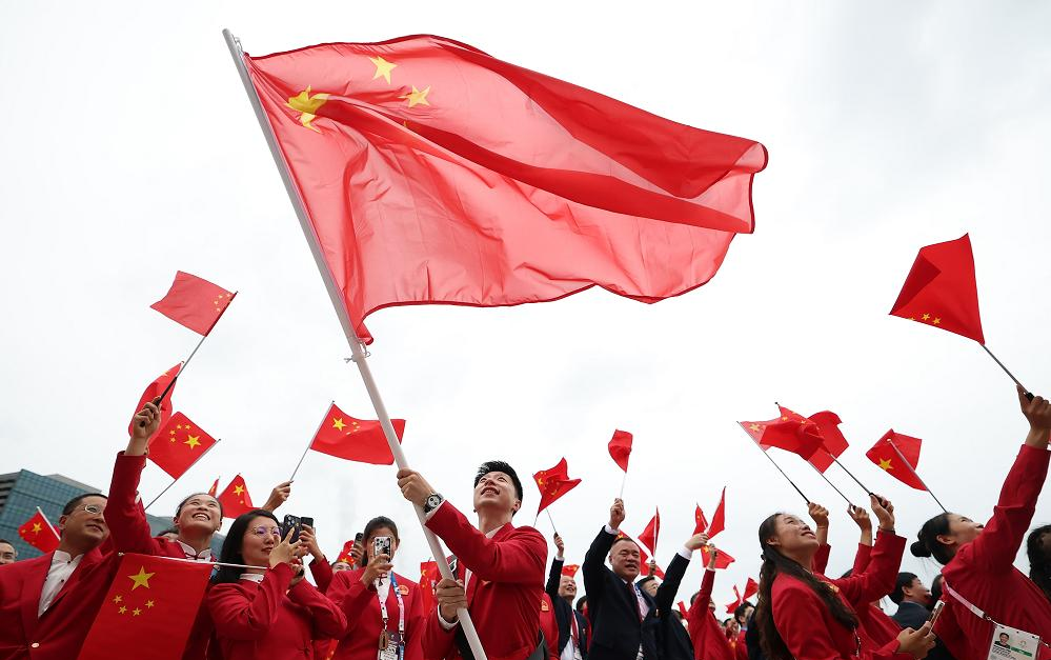 爱游戏投注-红蓝两队在场上展现出不同风采