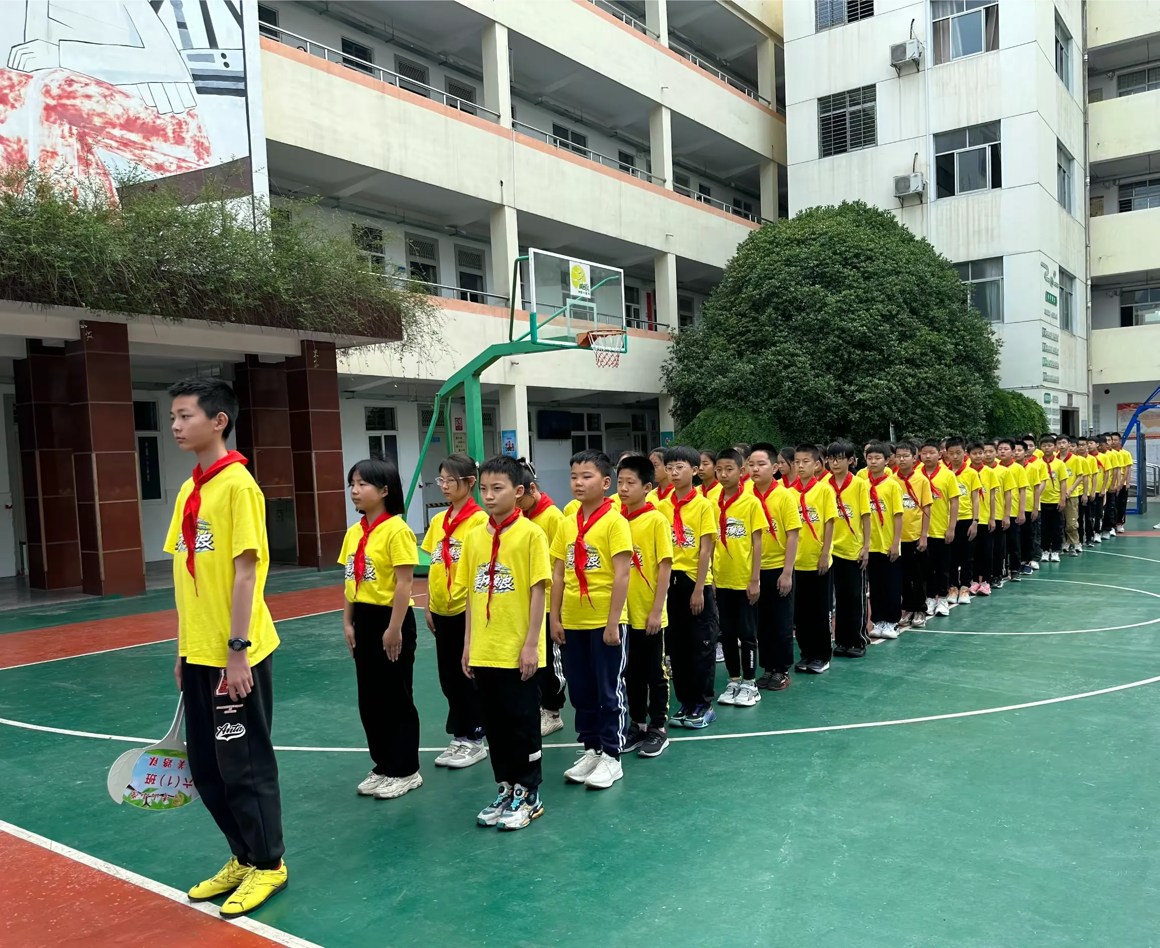 红蓝两队在场上展现出不同风采 红蓝两队在场上展现出不同风采